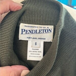 Bundle-Two short sleeve sweater bonus pack. Vintage Pendleton and Dazy brands.